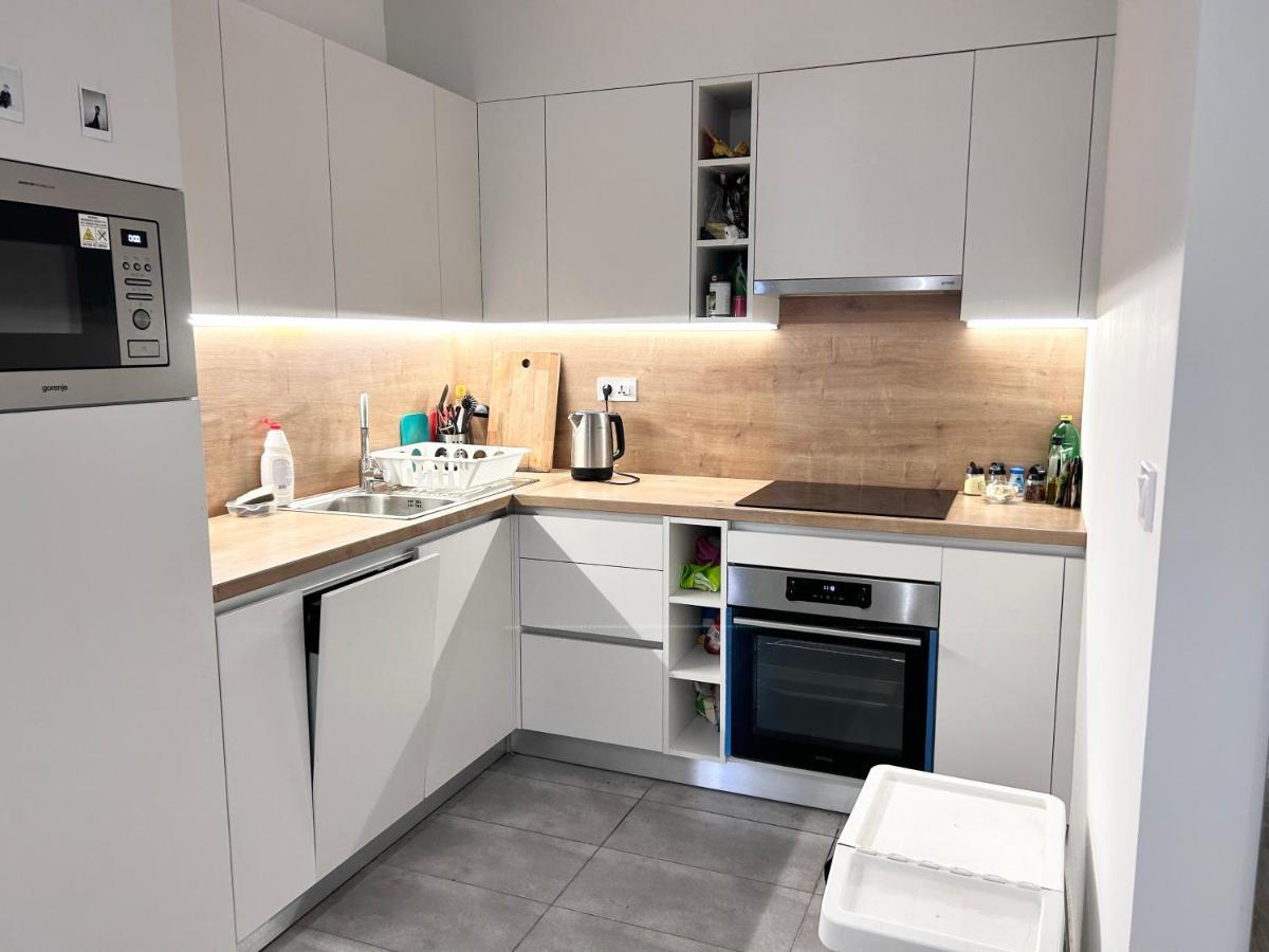 New 2022 Family&Friends Downtown Ac 3Br 2Ba Free Parking Big Balcony Near Metro&Train Station Self Check-In Apt Budapest Esterno foto