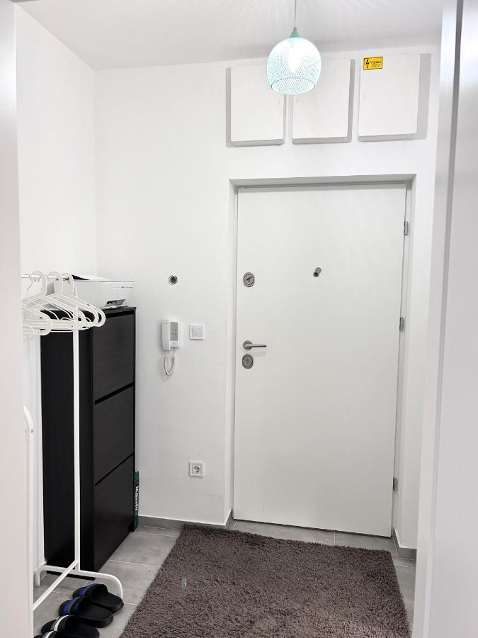 New 2022 Family&Friends Downtown Ac 3Br 2Ba Free Parking Big Balcony Near Metro&Train Station Self Check-In Apt Budapest Esterno foto