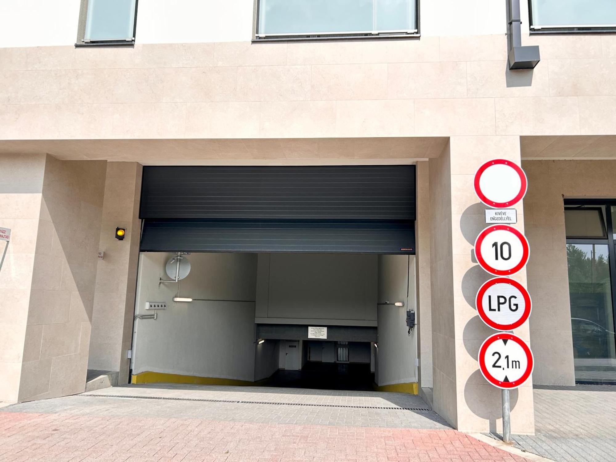New 2022 Family&Friends Downtown Ac 3Br 2Ba Free Parking Big Balcony Near Metro&Train Station Self Check-In Apt Budapest Esterno foto