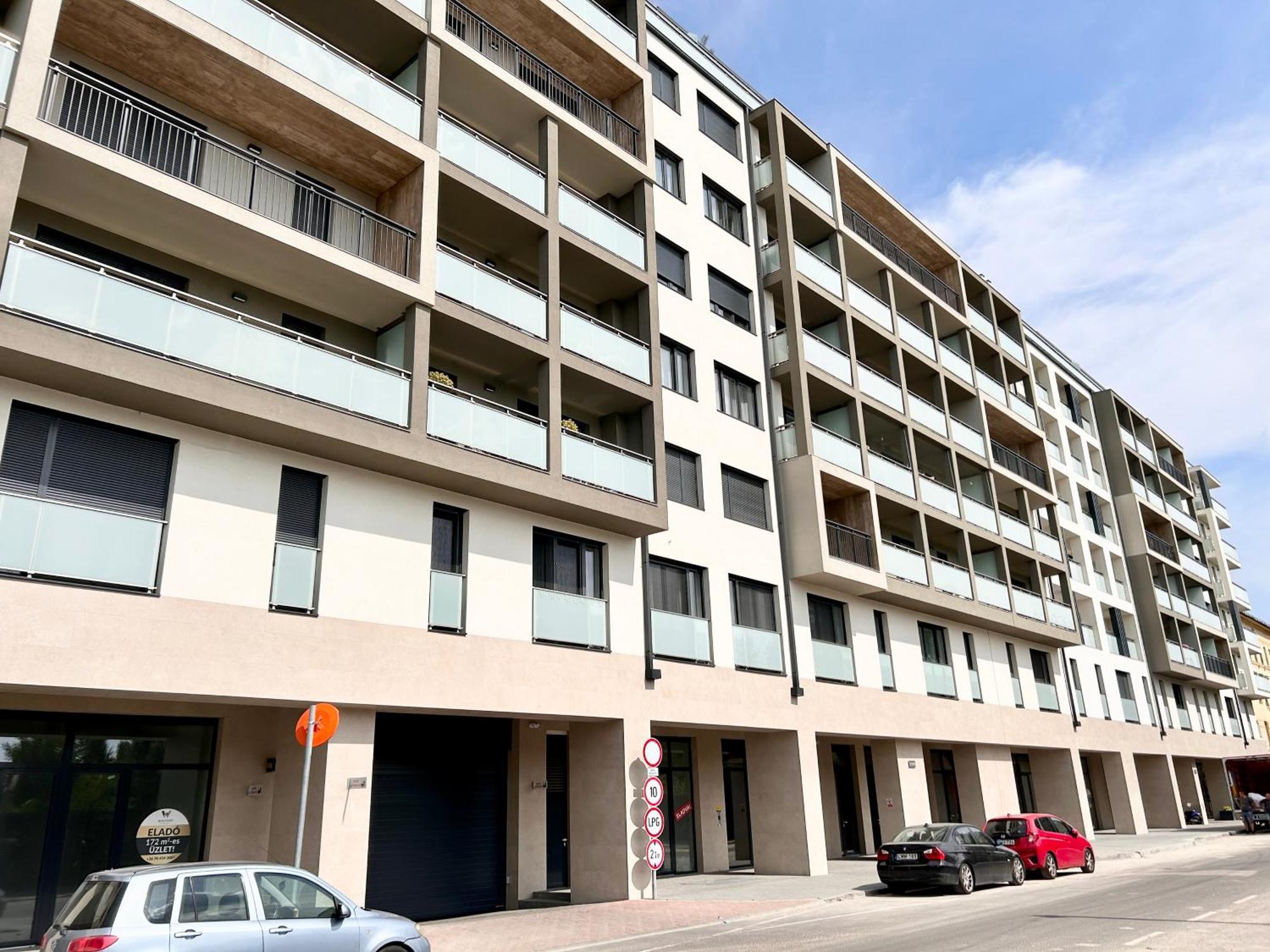 New 2022 Family&Friends Downtown Ac 3Br 2Ba Free Parking Big Balcony Near Metro&Train Station Self Check-In Apt Budapest Esterno foto