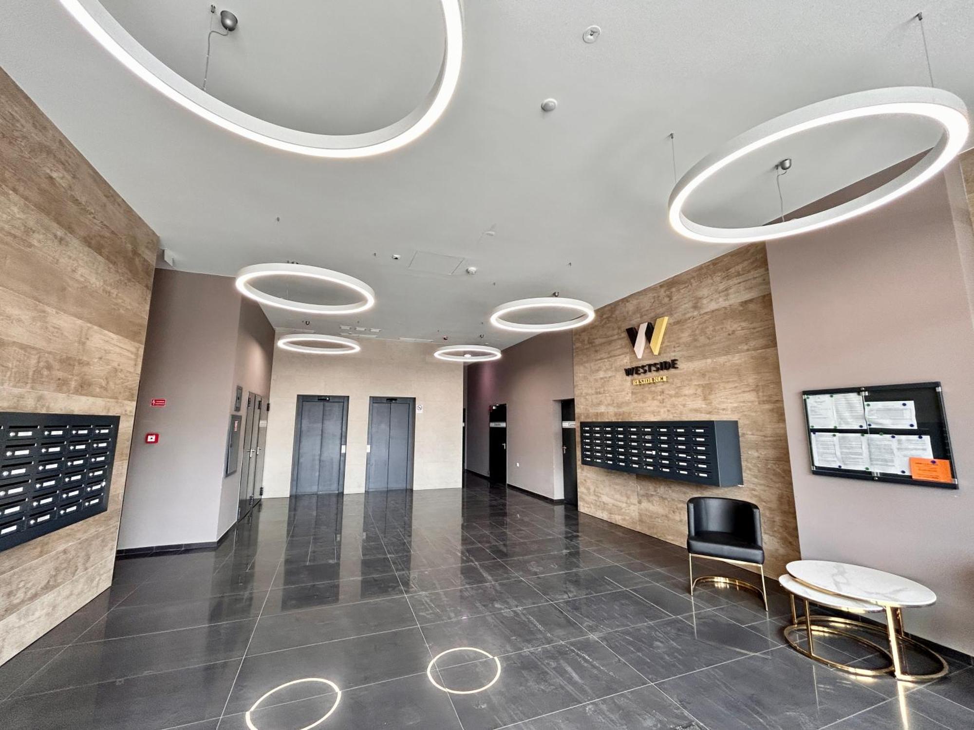New 2022 Family&Friends Downtown Ac 3Br 2Ba Free Parking Big Balcony Near Metro&Train Station Self Check-In Apt Budapest Esterno foto