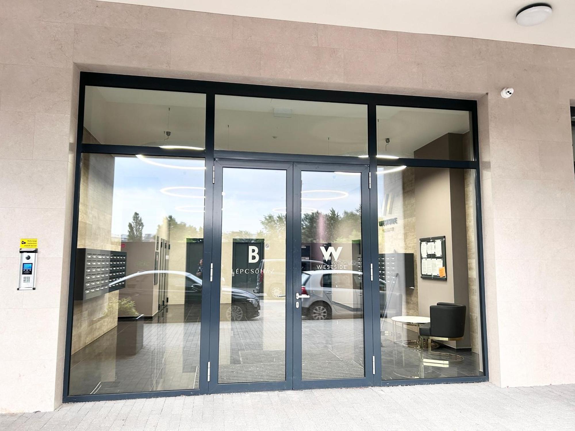 New 2022 Family&Friends Downtown Ac 3Br 2Ba Free Parking Big Balcony Near Metro&Train Station Self Check-In Apt Budapest Esterno foto